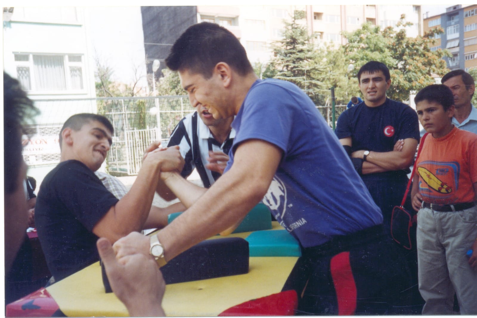 ESKİLERDEN BİR KARE (1998)